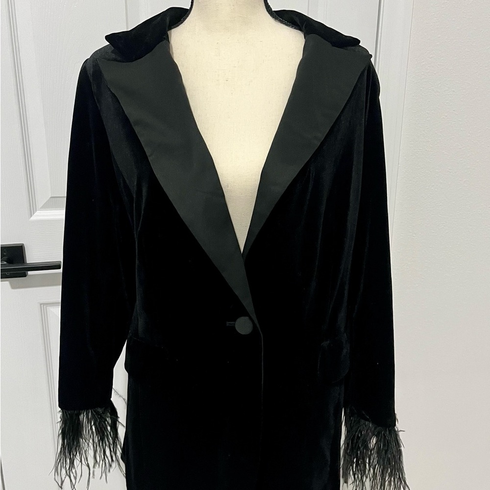 Women’s Eloquii Black Velvet Blazer with Feather Cuffs, size 18, EUC